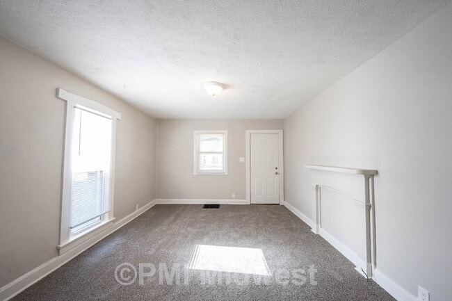 Building Photo - 1214 W 25th St