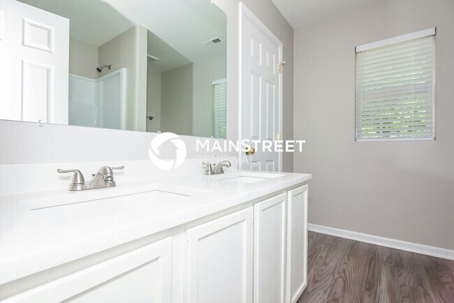 Building Photo - 4 Bedroom Pet-Friendly Home in Charlotte, ...