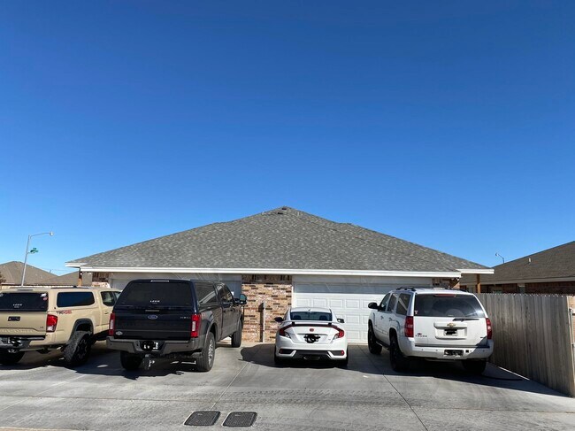 Building Photo - 525 N Chicago Ave