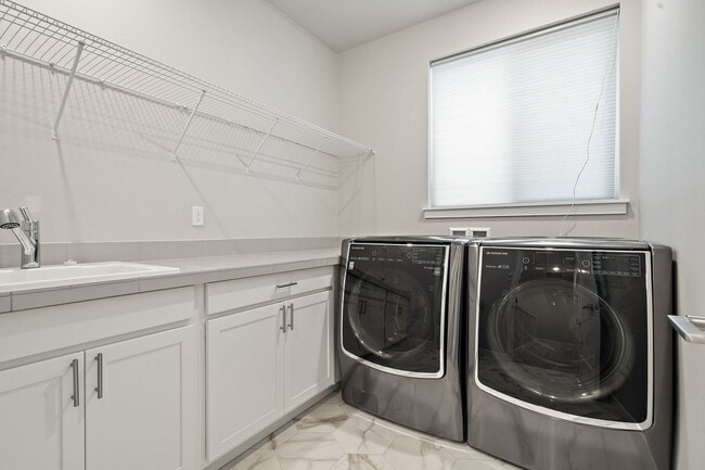 Building Photo - Newer 4-Bedroom Home in Bremerton