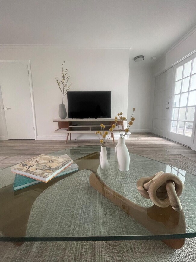 Building Photo - 2708 NE 14th Street Causeway