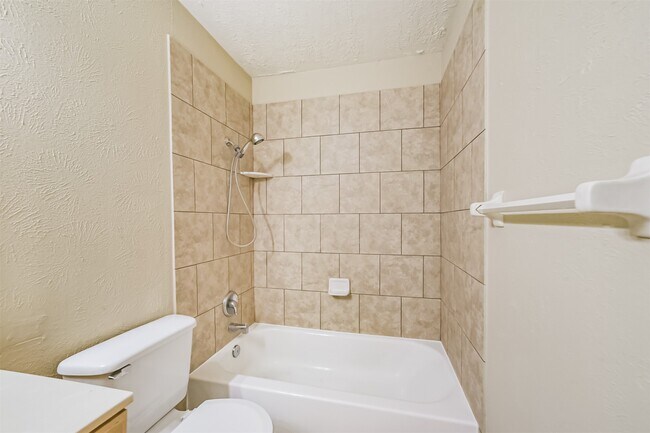 Building Photo - 3 Hedgebell Ct