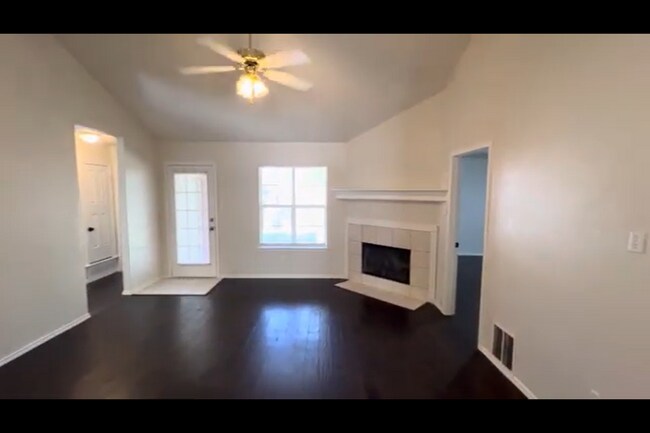 Building Photo - Awesome home in quiet. Culdesac