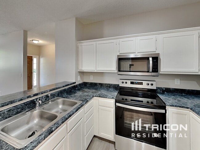 Building Photo - 227 Piedmont Dr