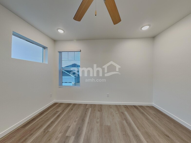 Building Photo - 330 N Addison Way