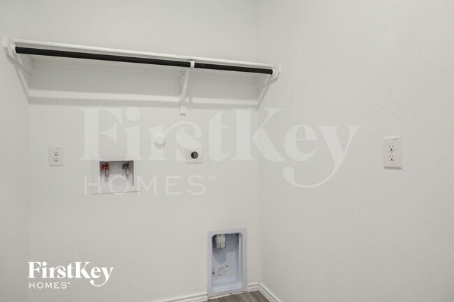 Building Photo - 3921 Far Horizon