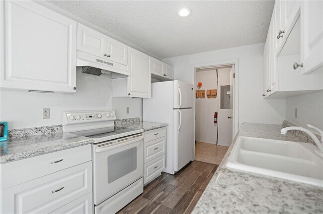 Building Photo - 7744 St Andrews Blvd