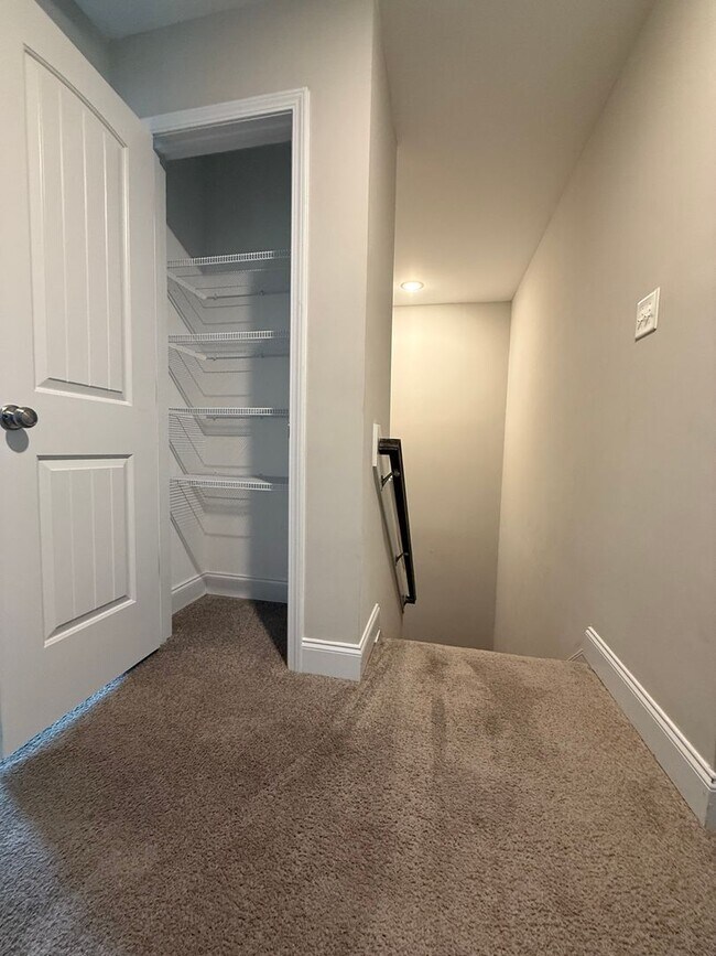 Building Photo - Beautiful 4-Bedroom House