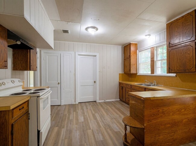 Building Photo - Shreveport - 3 Bed 1 Bath - Near LSU Med Ctr - Fresh Paint