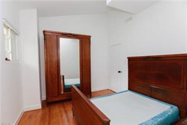 Building Photo - 4 BED/3 BATH LOCATED IN A WATERFRONT COMMU...