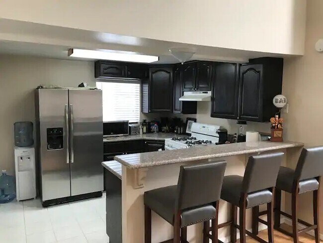 kitchen - 2911 S Carolina St