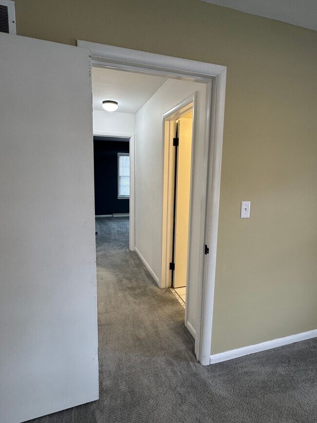 Building Photo - 1450 Marlborough Dr