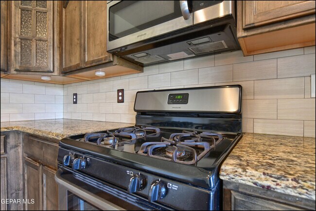 Building Photo - 7528 Wolf Creek Dr
