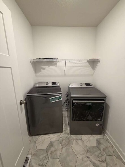 Building Photo - 10604 Heron Ave S