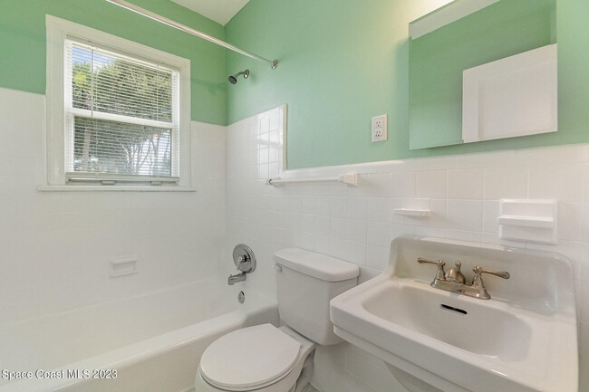 Building Photo - 533 E Lincoln Ave