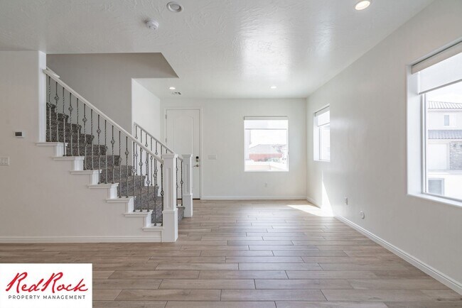 Building Photo - 3 Bedroom, 2.5 Bathroom Townhome in Ivins City