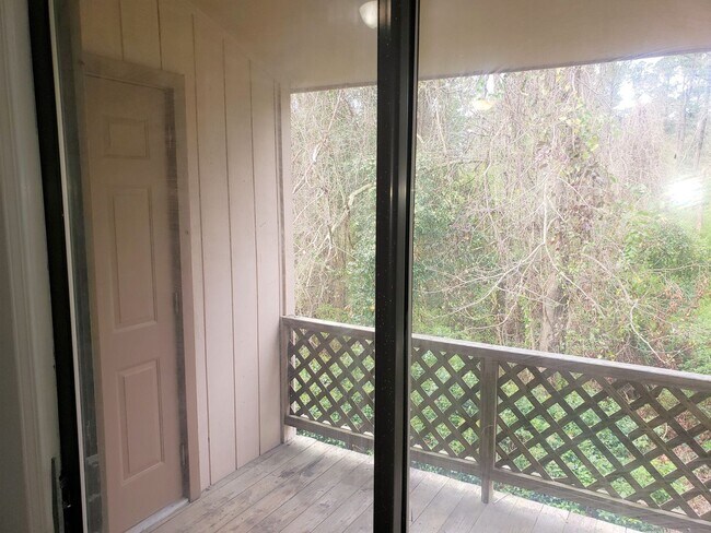 Building Photo - CANDLEWYCK