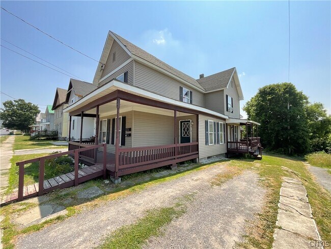 Building Photo - 377 W Main St