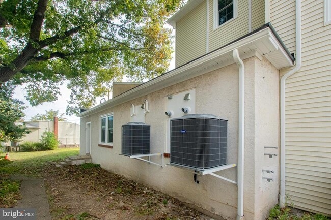 Building Photo - 5 Park Ln