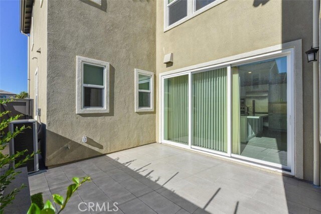 Building Photo - 132 Chorus