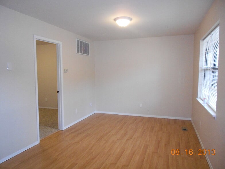 Building Photo - 2972 Maple Street Hollister MO