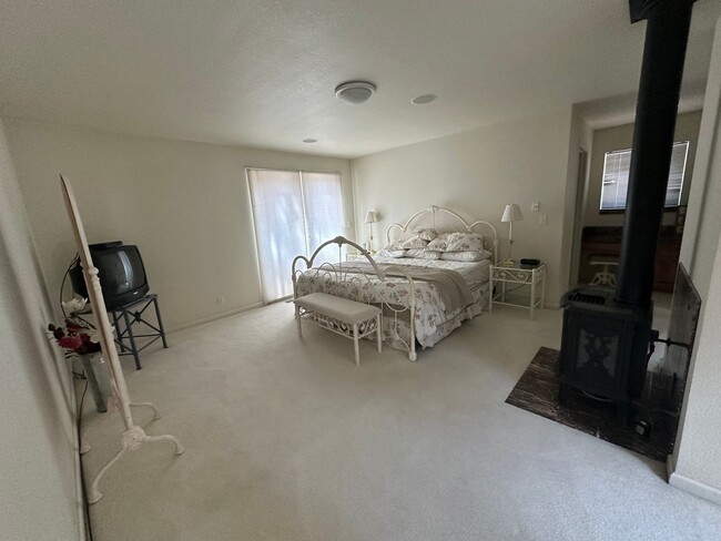 Building Photo - Unique and Spacious 3 Bedroom, 3 Bath Home...