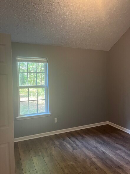 Building Photo - 180 McIntosh Estates Dr