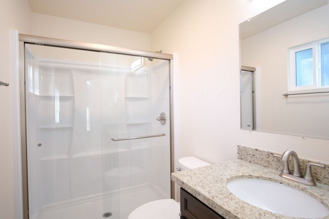 Building Photo - Beautiful 3 Bedroom 2 Bath home in Turlock