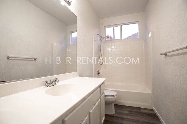 Building Photo - Charming 3-Bedroom Home with a Beautiful Pool in Lathrop! *POOL SERVICE INCLUDED*