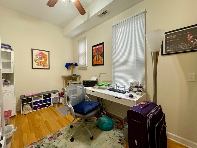 Building Photo - 2620 W Armitage Ave