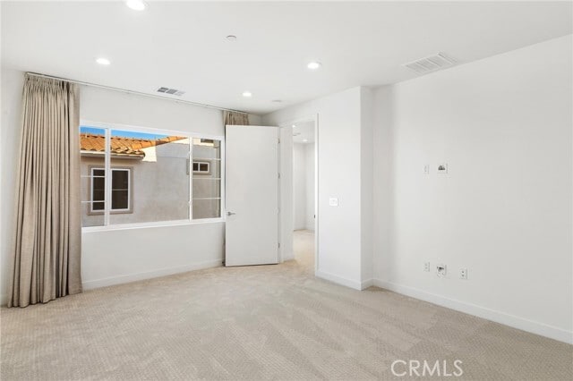 Building Photo - 36173 Hewitt Dr