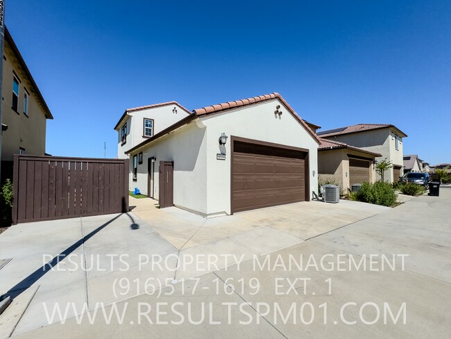 Building Photo - Antelope 3 Bed 2.5  Bath Beauty