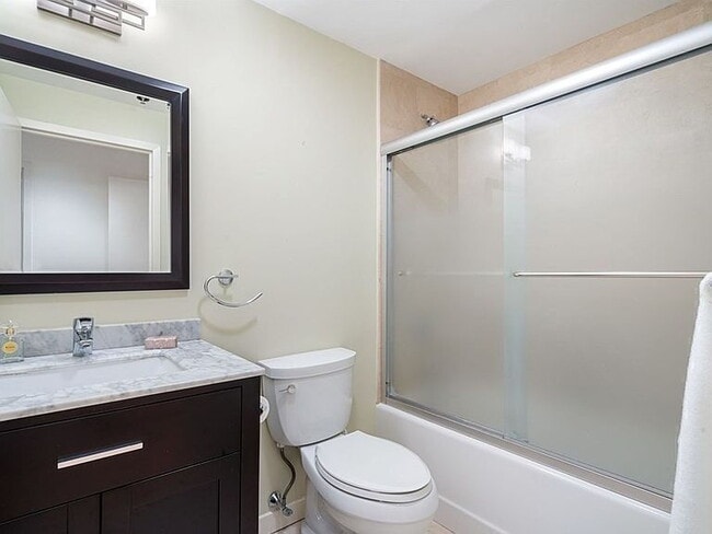 Building Photo - "Spacious 2-Bed Retreat with Granite Touches & Pool Access in Cambridge's Heart!"