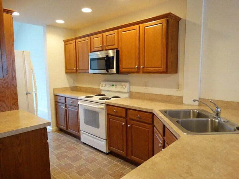 Building Photo - 1169 Hammon Ave