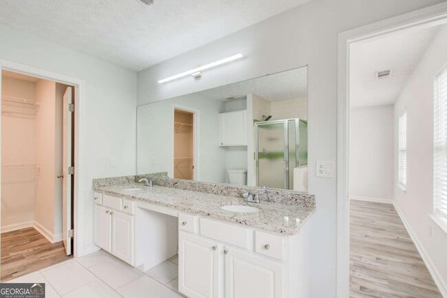 Building Photo - 2470 Stonegate Dr
