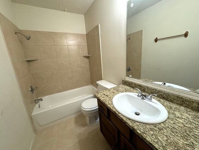 Building Photo - Coming SOON: Cute 3 bedroom 2 bathroom Duplex In Broken Arrow!