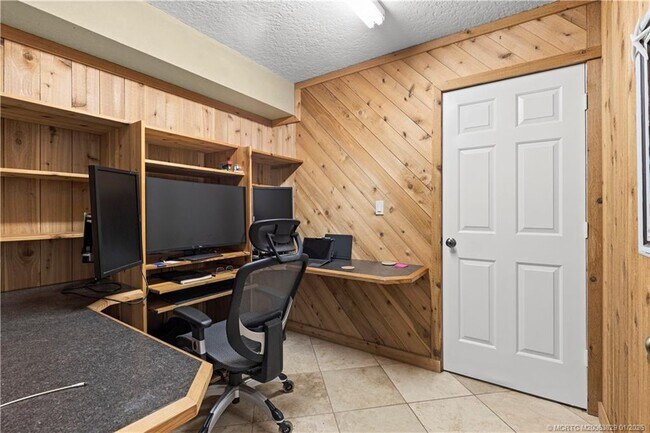 Building Photo - 10380 SE Jupiter Narrows Dr