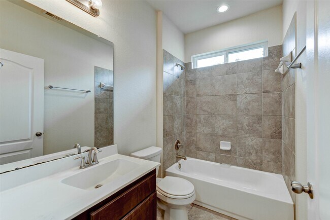 Building Photo - 84 Linnwood Dr