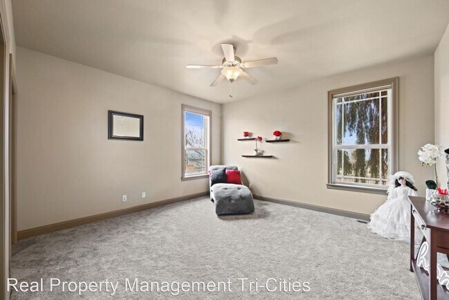 Building Photo - 4 br, 3 bath House - 440 Sundance Dr