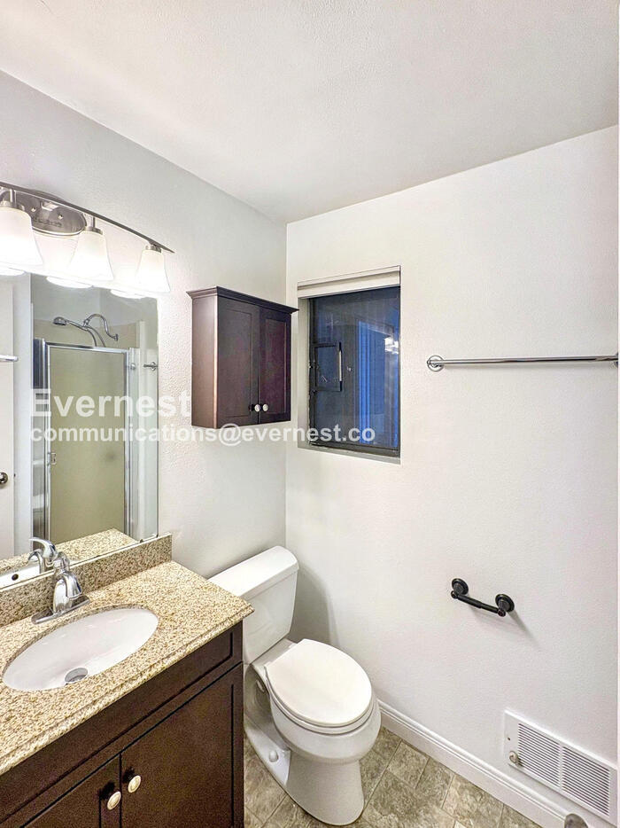 Building Photo - 6260 139th Ave NE