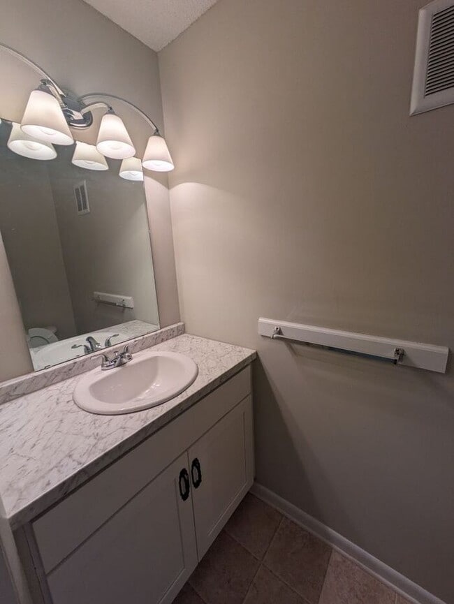 Building Photo - 2BD/1.5BA Townhome at Francescan Terrace