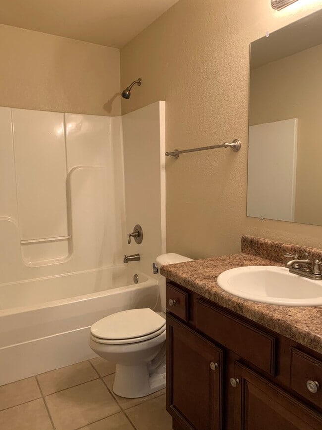 Building Photo - Beautiful Brick 3 Bed 2 Bath for Rent in F...