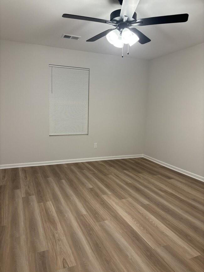 Building Photo - 3281 Madewell St