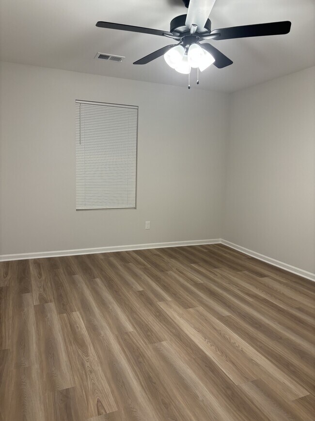 Building Photo - 457 Fernhill Cove