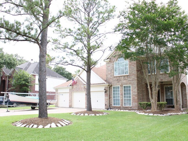 Building Photo - 4 Bedroom, 3 Car Garage Single Family Home in League City