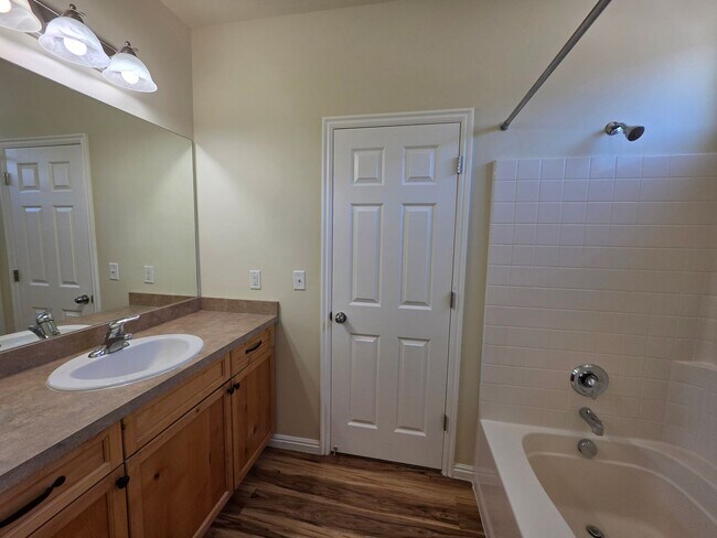 Building Photo - HONEY! Stop Scrolling! Luxury Centerville Stunner!