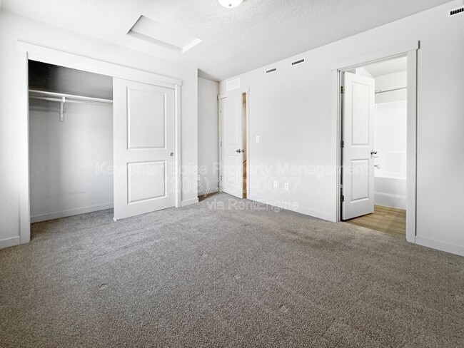 Building Photo - 2304 E Spice Lp