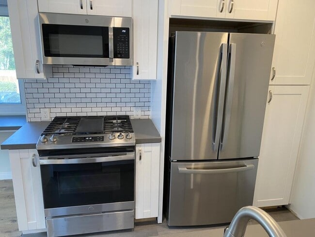 Building Photo - 2955 Columbia St