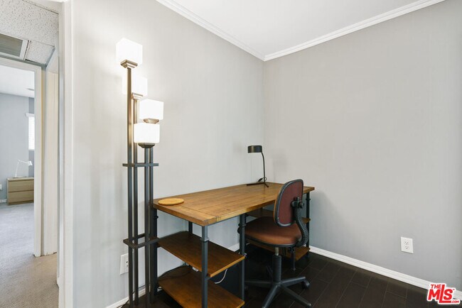 Building Photo - 843 4th St