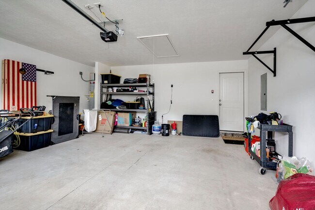 Building Photo - 858 Goodale Dr